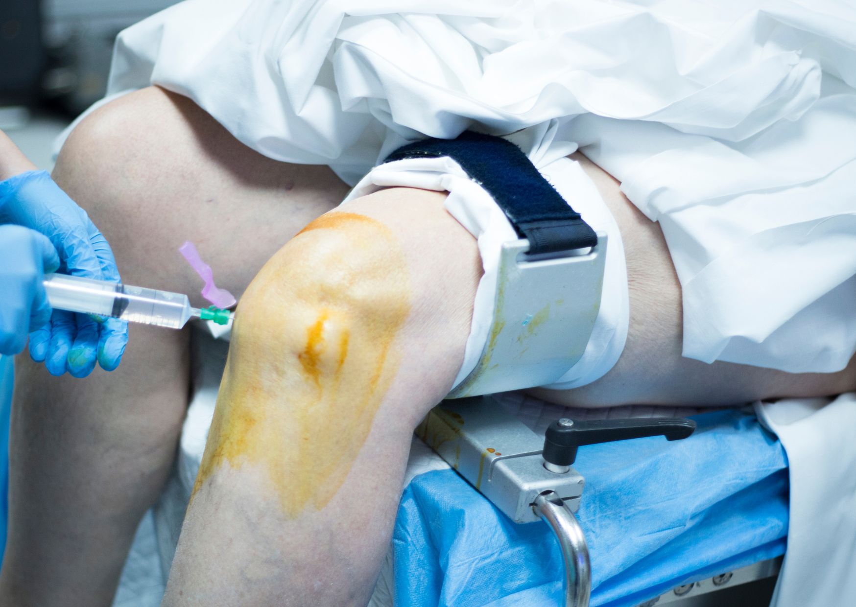 Knee injection procedure that can be avoided with proper online knee rehabilitation